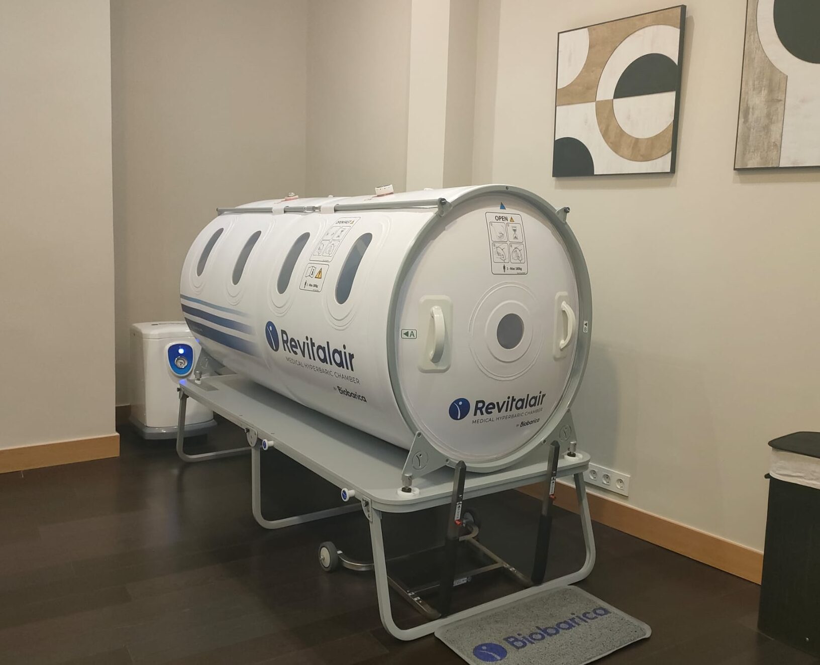 Cámara de oxigenoterapia hiperbárica en el centro BaricO2 de Bilbao
